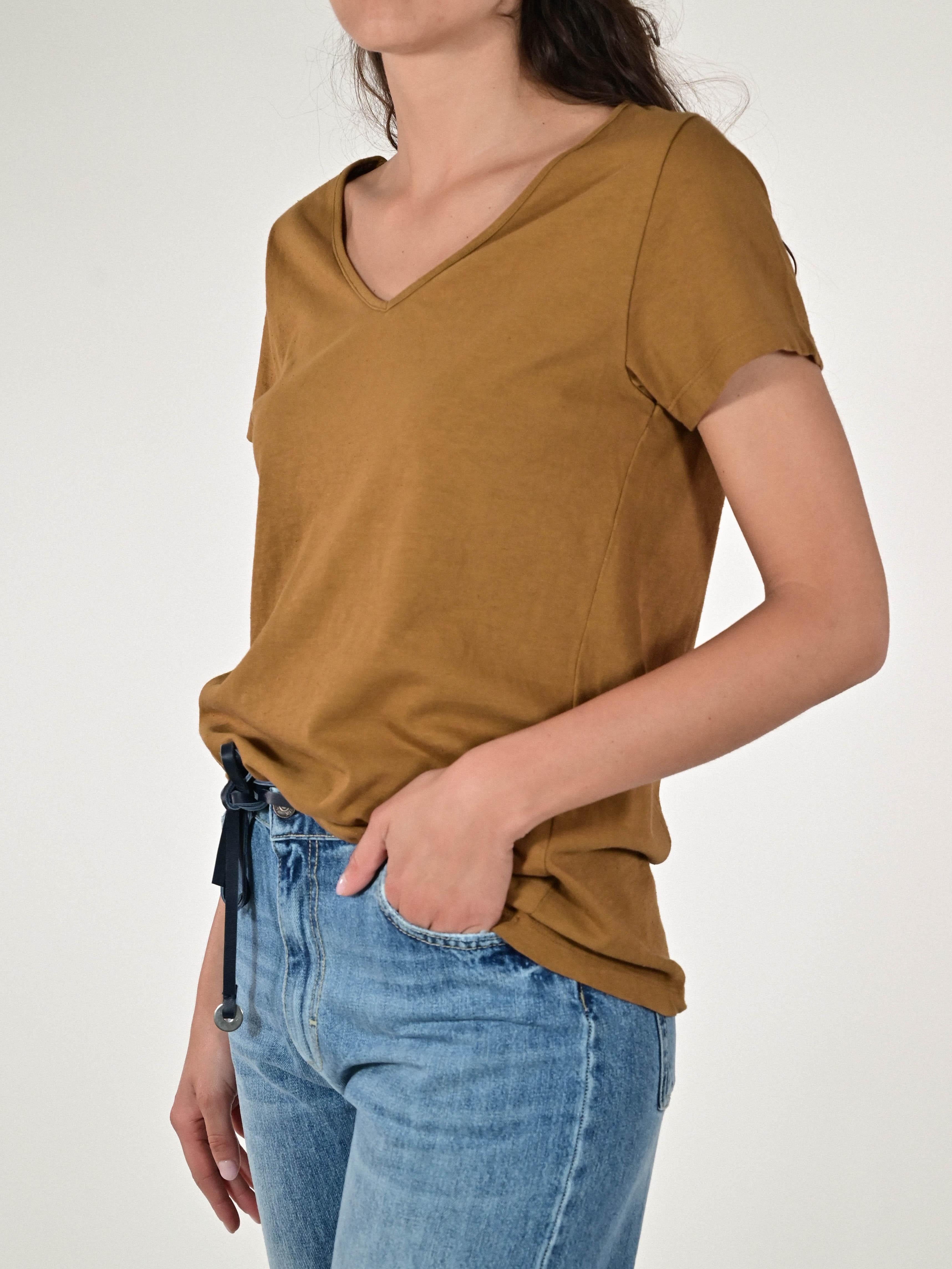T-shirt scollo a V cotone-lino tabacco TATSV11 TABACCO LALTRA|STORIA 