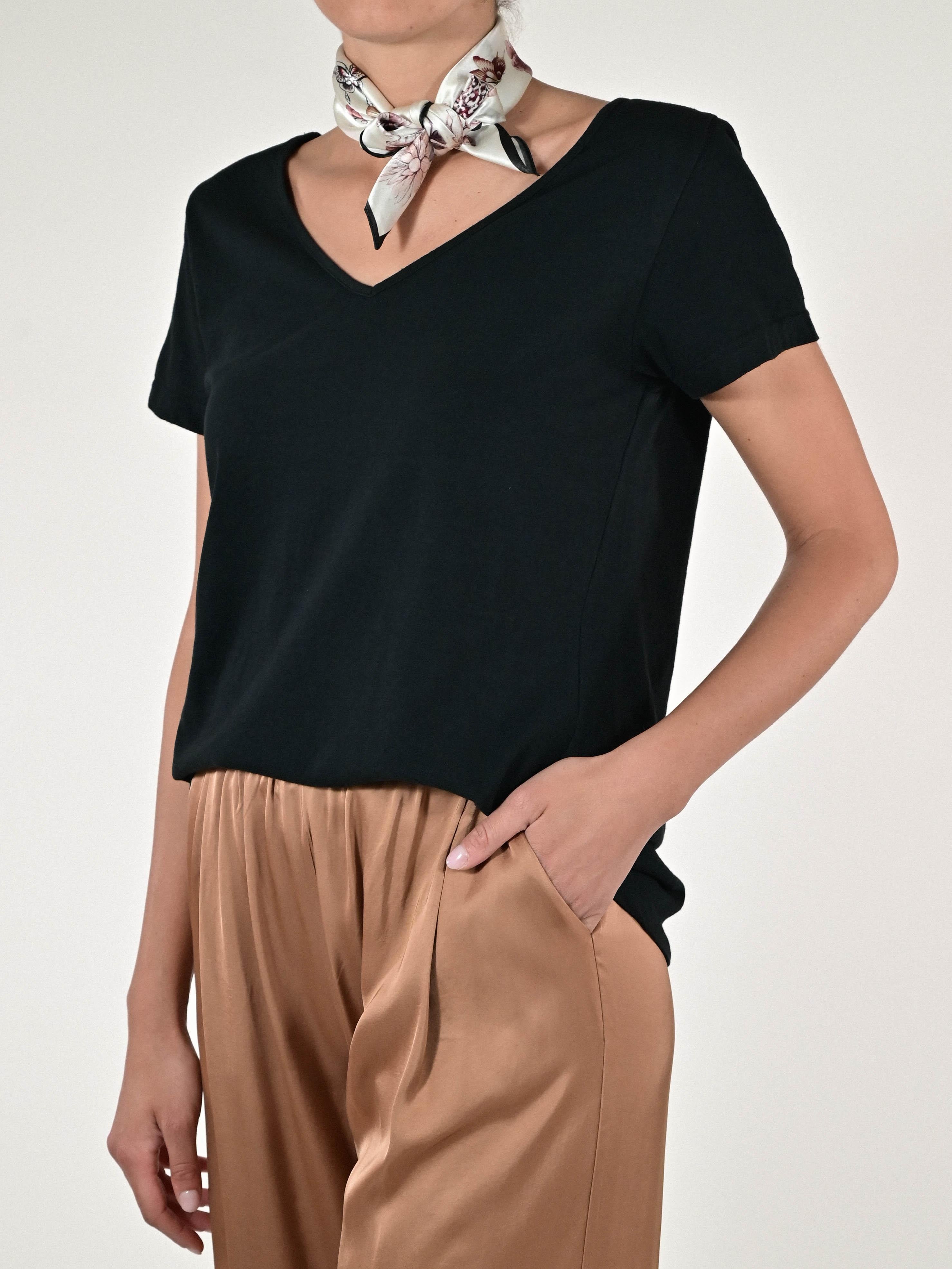 T-shirt scollo a V cotone-lino nero TATSV11 NERO LALTRA|STORIA 