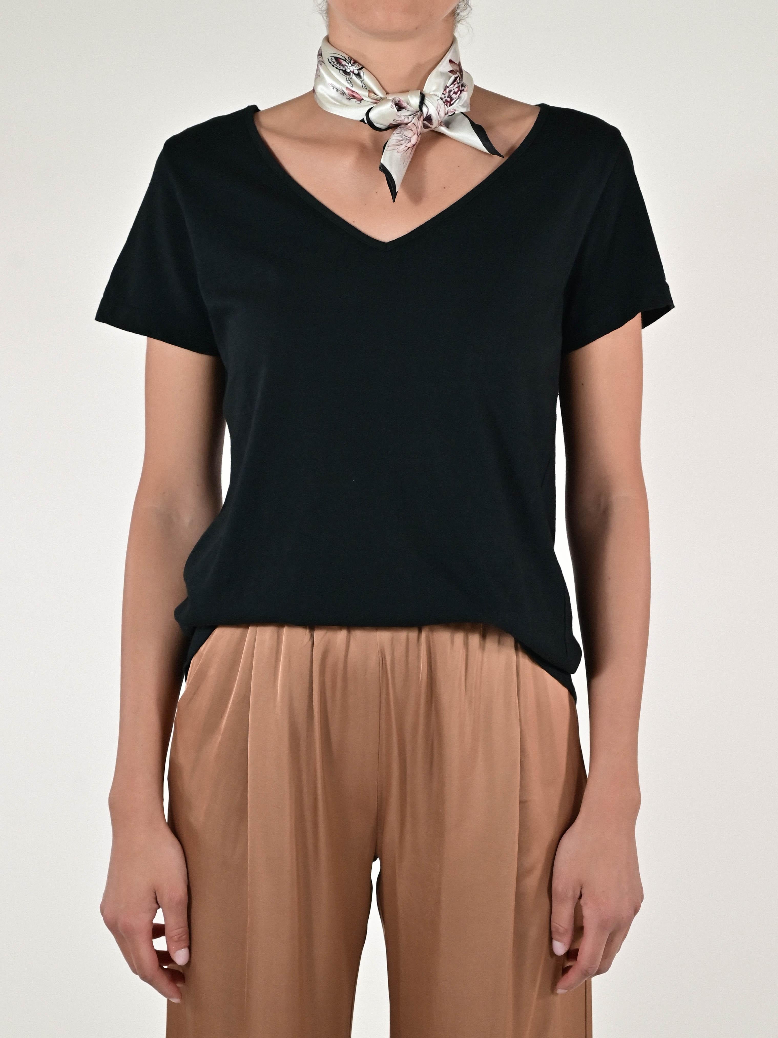 T-shirt scollo a V cotone-lino nero TATSV11 NERO LALTRA|STORIA 